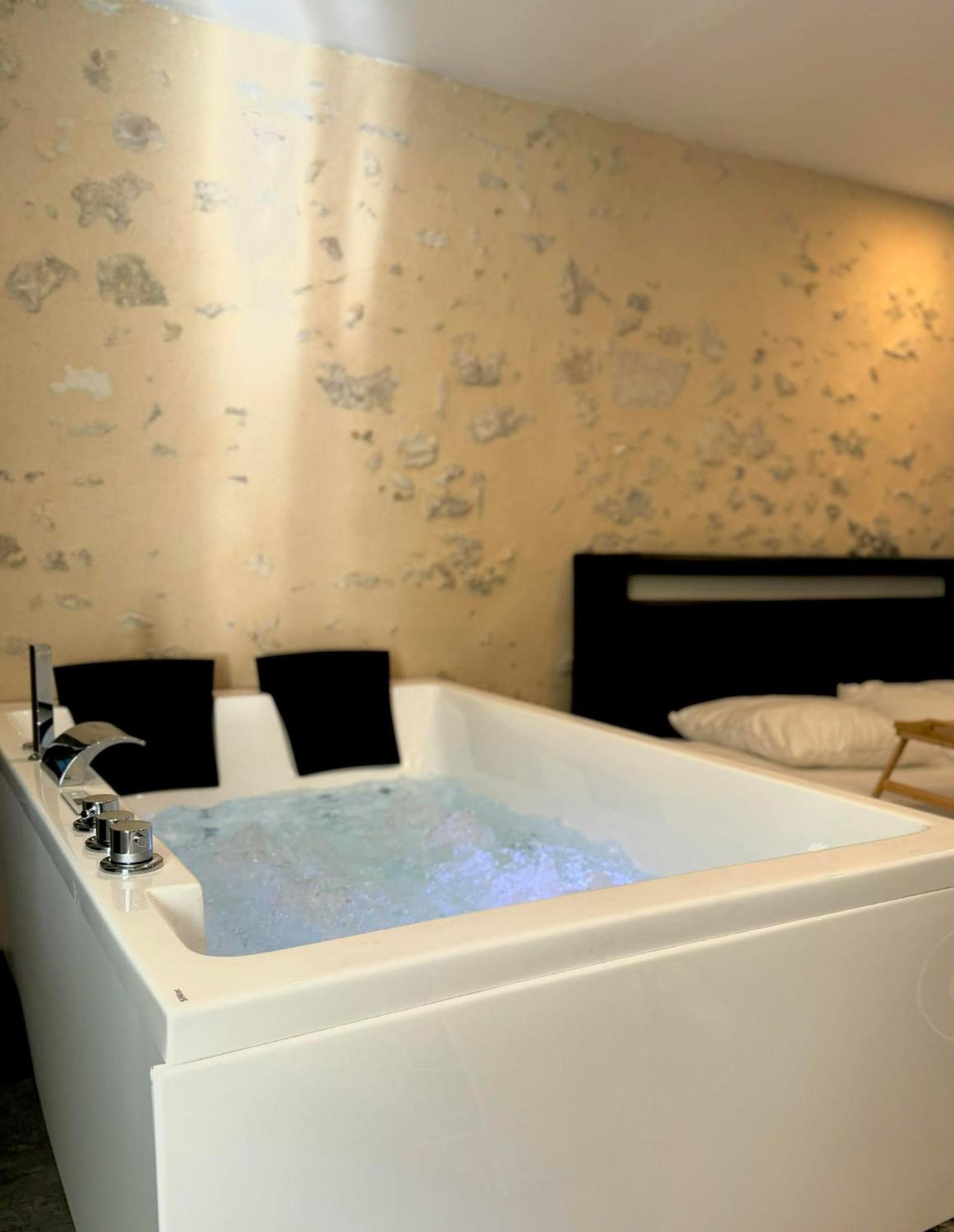 Love Queen Spa Detente Blois Eksteriør bilde